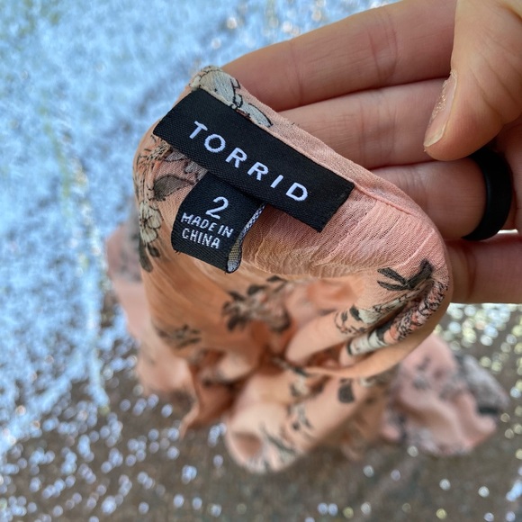 Torrid light pink floral sheer top - Picture 5 of 7